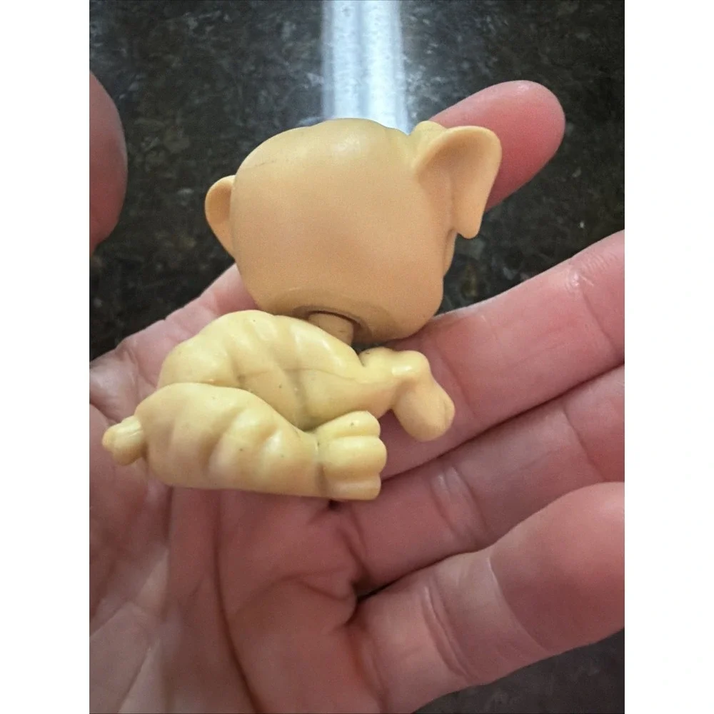 Littlest Pet Shop Tan Bulldog #107 Vintage Collectible LPS 2006 Magnet